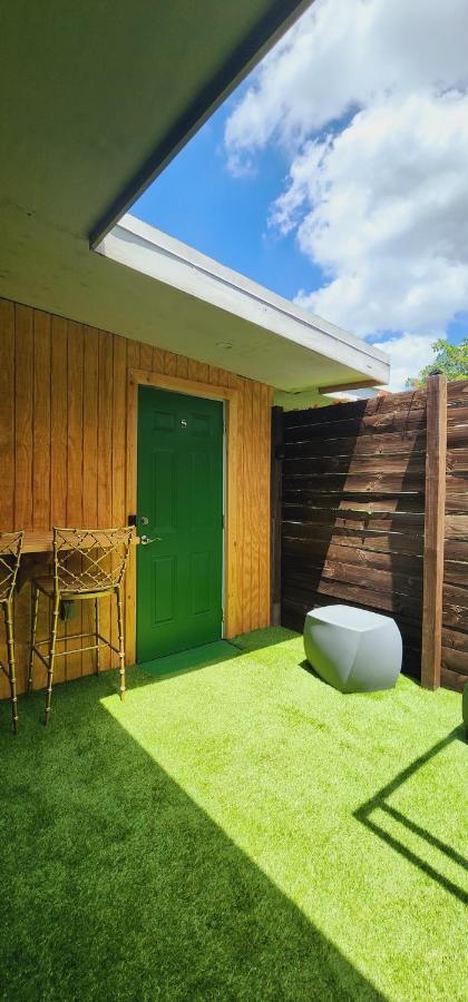Private Aparment Studio In The Hard Of Miami Unit # 6 Opa-locka Exterior photo